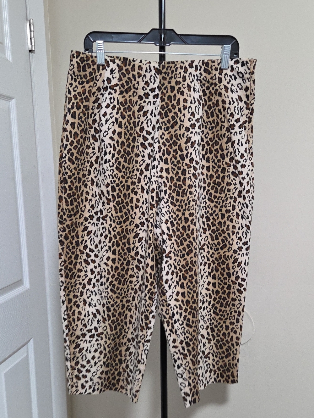 Briggs New York Leopard Print Capri Leggings - Tan Brown